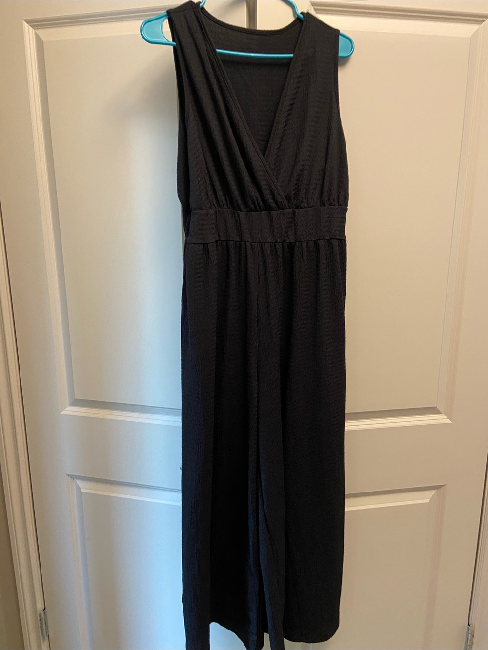 SHEIN Black V-Neck Sleeveless Jumpsuit